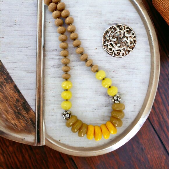 Chunky Graduated Lucite Beads with Rhinestone Spacer Womens Necklace - Picture 5 of 7